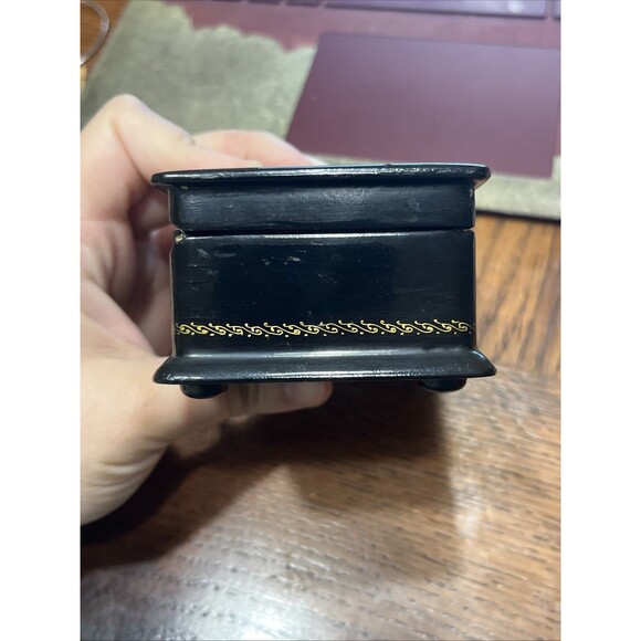 Vtg 1973 USSR Hand Painted Snegurochka  Snow Maiden Winter Lacquer Box Signed - Picture 8 of 11